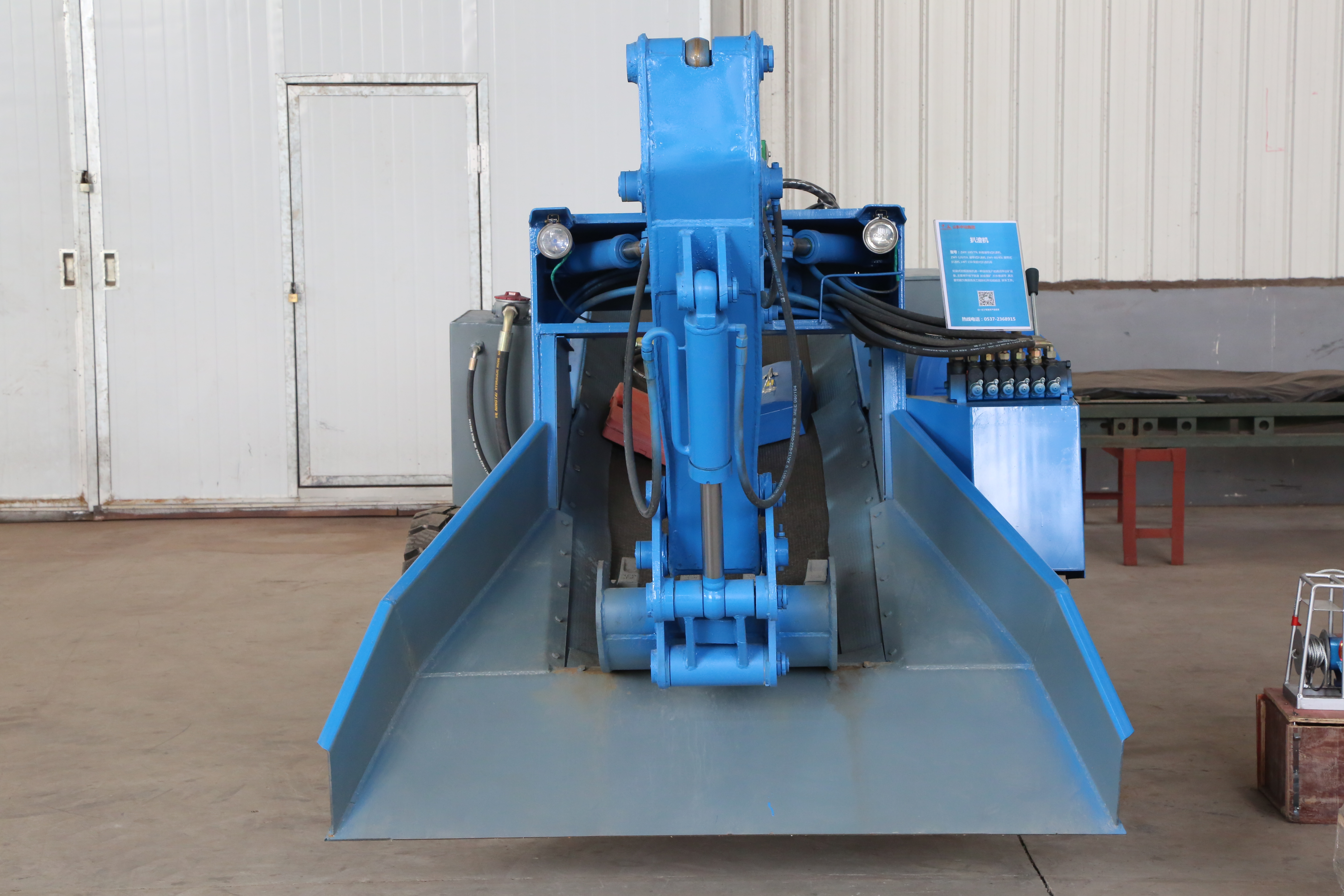 The Working Environment Of The Mucking Loader Is Poor And Maintenance Must Be Paid More Attention To